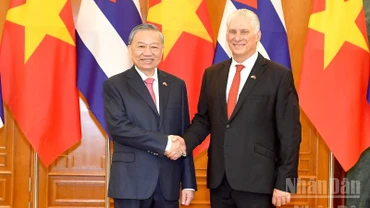 Tổng Bí thư Tô Lâm với Bí thư Thứ nhất, Chủ tịch nước Cuba Miguel Diaz-Canel Bermudez. (Ảnh: ĐĂNG KHOA)