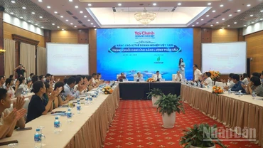 Quang cảnh diễn đàn. (Ảnh: TRUNG HƯNG)