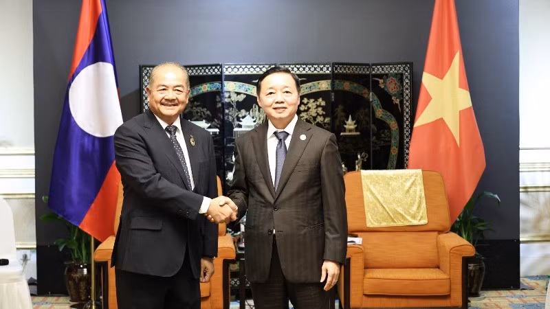 Phó Thủ tướng Trần Hồng Hà và Phó Thủ tướng Lào Kikeo Khaykhamphithoun.