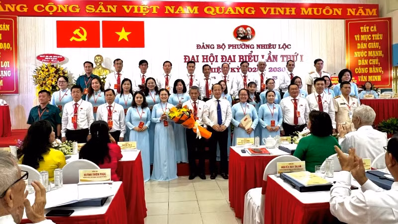 Ban chấp hành Đảng bộ phường Nhiêu Lộc ra mắt Đại hội.