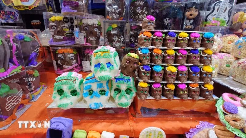 Những đầu lâu bọc đường trong "Ngày của Người chết" tại Mexico. (Ảnh: TTXVN)