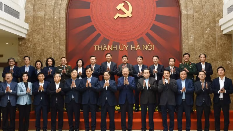Tổng Bí thư Tô Lâm, các đồng chí lãnh đạo Đảng, Nhà nước và các đại biểu dự buổi làm việc với Ban Thường vụ Thành ủy Hà Nội. (Ảnh: ĐĂNG KHOA)
