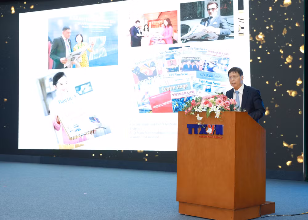 Mr. Nguyen Minh, Editor-in-Chief of Vietnam News and Law, delivered a speech at the ceremony. 12-ong-nguyen-minh-tong-bien-tap-viet-nam-news-and-lawjpg.jpg