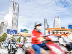 Nhịp sống sôi động của thành phố mang tên Bác.