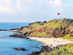 Phú Quý có vẻ đẹp hoang sơ và độc đáo.