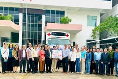 Đoàn công tác trao vaccine và sinh phẩm y tế cho Sở Y tế tỉnh Gia Lai.