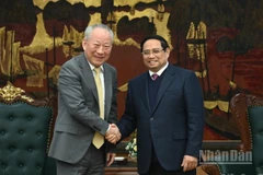 Thủ tướng Phạm Minh Chính và ông Nghiêm Giới Hòa, người sáng lập Tập đoàn Xây dựng Thái Bình Dương. (Ảnh: TRẦN HẢI)