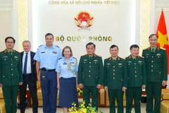 Các đại biểu tại buổi tiếp.