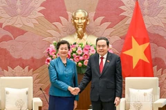 Chủ tịch Quốc hội Trần Thanh Mẫn và Đại sứ Vương quốc Campuchia Chea Kimtha. (Ảnh: DUY LINH)