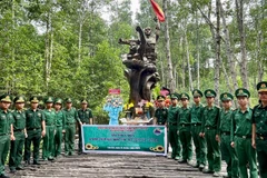 Tuổi trẻ Bộ đội Biên phòng hành trình về nguồn tại chiến khu Rừng Sác.