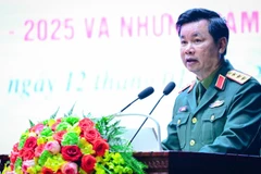 Thượng tướng Đỗ Xuân Tụng, Phó Chủ nhiệm Tổng cục Chính trị, phát biểu chỉ đạo hội nghị. (Ảnh: BẢO LONG)