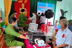 Cấp thẻ căn cước cho công dân. (Ảnh: ND)