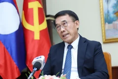 Trưởng Ban Đối ngoại Trung ương Lào Bounleua Phandanouvong trả lời phỏng vấn. (Ảnh: TTXVN)