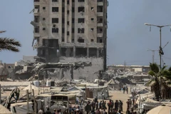 Đống đổ nát của một tòa nhà sau cuộc không kích của Israel tại Gaza, ngày 5/9/2025. (Ảnh: XINHUA)