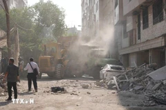 Các tòa nhà bị phá hủy sau cuộc không kích của Israel tại Tehran, Iran. (Ảnh: THX/TTXVN)