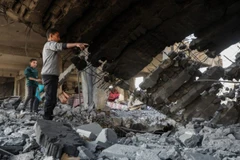 Ngôi nhà bị phá hủy sau cuộc không kích của Israel tại phía đông thành phố Gaza ngày 20/11/2025. (Ảnh: THX/TTXVN)