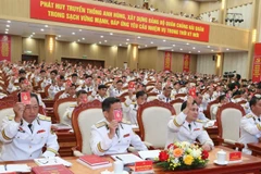 Biểu quyết thông qua chương trình của Đại hội.