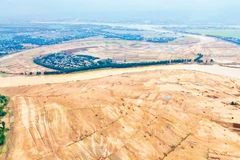 Khoảng 200ha đất canh tác ở xã Đại Lộc, thành phố Đà Nẵng, bị đất, cát bồi lấp. 