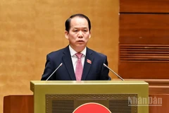 Ủy viên Ủy ban dự thảo sửa đổi, bổ sung một số điều của Hiến pháp năm 2013, Chủ nhiệm Ủy ban Pháp luật và Tư pháp của Quốc hội Hoàng Thanh Tùng trình bày báo cáo. (Ảnh: DUY LINH)