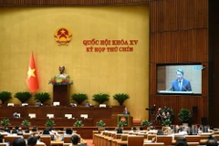 Quốc hội làm việc tại hội trường nghe Tờ trình và Báo cáo thẩm tra dự thảo Nghị quyết của Quốc hội về cơ chế xử lý khó khăn, vướng mắc do quy định của pháp luật. (Ảnh: DUY LINH)