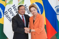 Tổng thống Colombia (bên trái) gặp Chủ tịch NDB. (Ảnh: NDB)