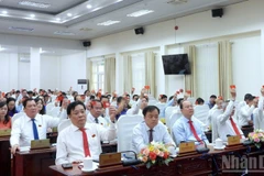 Các đại biểu Hội đồng nhân tỉnh Cà Mau biểu quyết thông qua nhiều quyết sách quan trọng tại Hội nghị lần thứ 3, nhiệm kỳ 2021-2026.