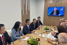 Phó Thủ tướng Lê Thành Long tiếp lãnh đạo Tập đoàn Gazprom. (Ảnh: THÙY VÂN)