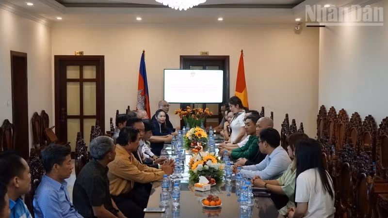 Các doanh nghiệp chia sẻ nhiều kinh nghiệm thực tiễn quý báu tại cuộc gặp. (Ảnh: ĐINH TRƯỜNG)