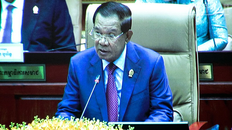 Chủ tịch Thượng viện Samdech Techo Hun Sen chủ trì kỳ họp. ndo_tr_img-1003.jpg
