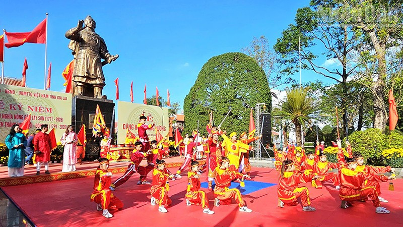 Chương trình văn nghệ chào mừng.