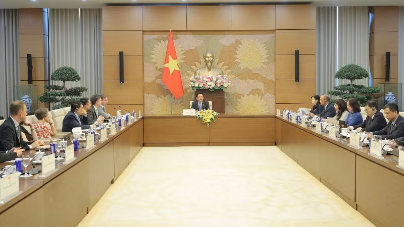 Toàn cảnh buổi làm việc.