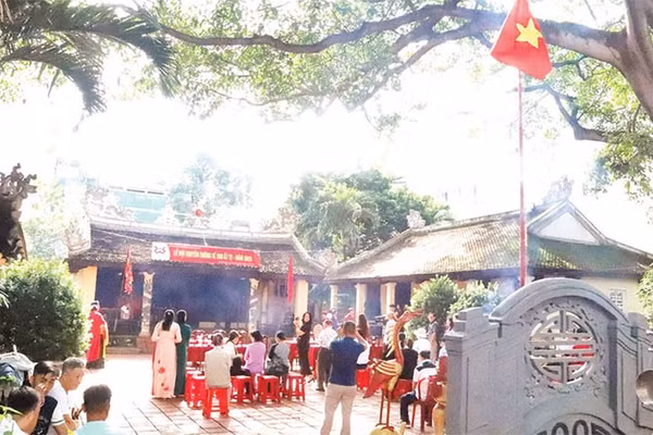 Đình Lạc Giao được Bộ Văn hóa (nay là Bộ Văn hóa, Thể thao và Du lịch) xếp hạng Di tích lịch sử quốc gia năm 1990.