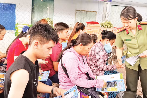 Công an Thành phố Hồ Chí Minh tuyên truyền về tác hại ma túy, tình hình an ninh trật tự đến các tầng lớp nhân dân trên địa bàn.