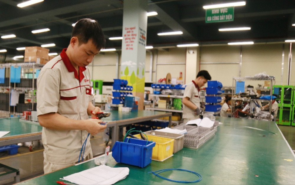 Công nhân Công ty cổ phần chế tạo máy Autotech Việt Nam. img-6706-3428.jpg