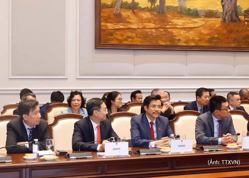 vna-potal-tong-bi-thu-chu-tich-nuoc-to-lam-chu-tri-buoi-lam-viec-voi-tap-the-ban-thuong-vu-dang-uy-bo-ngoai-giao-va-cac-dong-chi-truong-doan-co-quan-d-8926094-216-4320.jpg