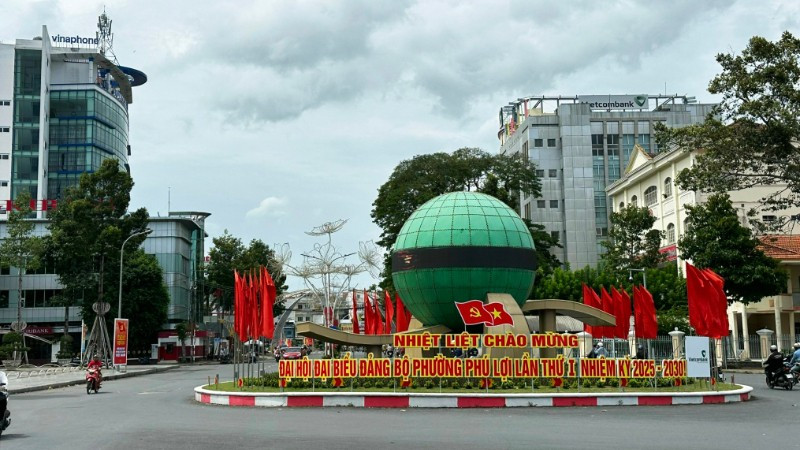 Tại Trung tâm phường Phú Lợi thường xuyên diễn ra các hoạt động kinh tế-xã hội năng động, phong phú.