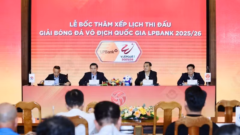 Toàn cảnh lễ bốc thăm xếp lịch thi đấu V.League 1 - 2025/2026.