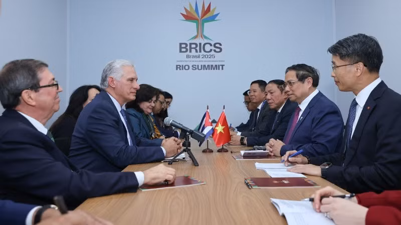 Thủ tướng Chính phủ Phạm Minh Chính hội kiến Bí thư thứ nhất, Chủ tịch nước Cuba Miguel Diaz Canel. (Ảnh: Nhật Bắc/VGP)