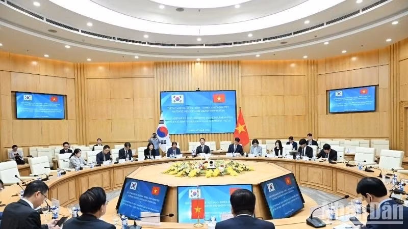 Kỳ họp lần thứ 14 Ủy ban hỗn hợp về hợp tác thương mại, công nghiệp năng lượng và Kỳ họp lần thứ 8 Ủy ban hỗn hợp thực thi Hiệp định Thương mại Việt Nam-Hàn Quốc diễn ra vào ngày 14/4/2025 tại Hà Nội.