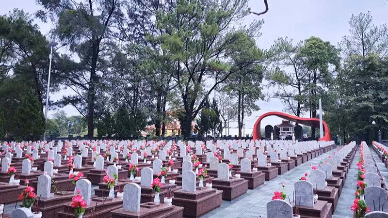 Khu mộ và nhà tưởng niệm liệt sĩ Hà Nội sau nâng cấp là một quần thể hài hòa, tĩnh lặng.