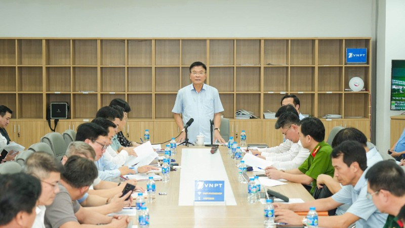 Các đại biểu dự buổi làm việc.