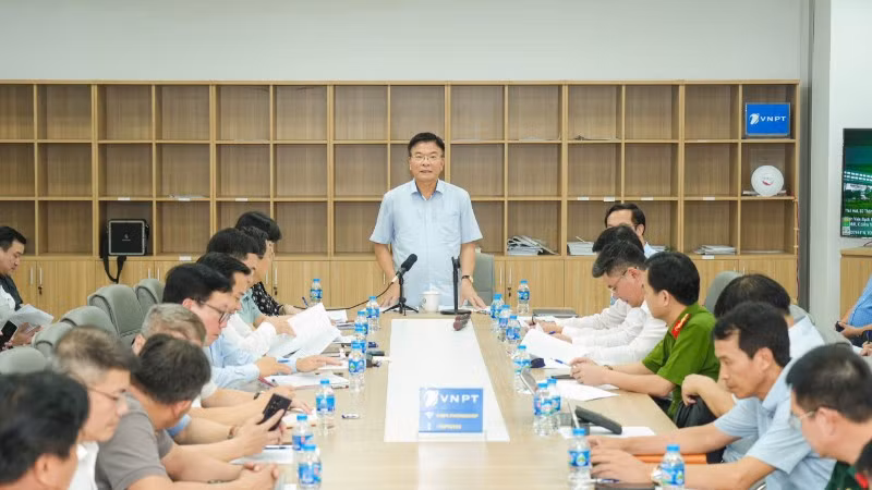 Các đại biểu dự buổi làm việc.