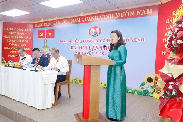 Đồng chí Nguyễn Trung Châu Tuyên - Ủy viên Ban Thường vụ Quận ủy, Trưởng Ban Tuyên giáo và Dân vận Quận ủy phát biểu chỉ đạo Đại hội. Đồng chí Nguyễn Trung Châu Tuyên - Ủy viên Ban Thường vụ Quận ủy, Trưởng Ban Tuyên giáo và Dân vận Quận ủy phát biểu chỉ đạo Đại hội.