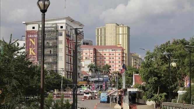 Phía Campuchia được chụp từ trạm kiểm soát biên giới Ban Pakkad ở quận Khlong Yai, tỉnh Chanthaburi, Thái Lan, ngày 16/6/2025. (Ảnh tư liệu: THX/TTXVN)