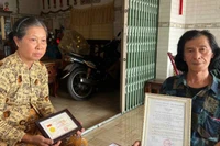 Vợ chồng bà Thúy gửi đơn kiến nghị khắp nơi để tìm sự ghi nhận xứng đáng cho con trai hy sinh khi làm nhiệm vụ.