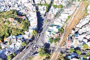 Nút giao vòng xoay Mả Vòng, phường Tây Nha Trang nhìn từ trên cao.