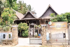 Ngôi nhà sàn cổ 140 tuổi của "Vua săn voi" Y Thu Knul ở Bản Đôn, xã Buôn Đôn, tỉnh Đắk Lắk.