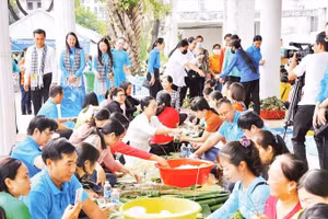 Một hoạt động tại Chợ Tết Công đoàn do Liên đoàn Lao động thành phố Cần Thơ tổ chức.