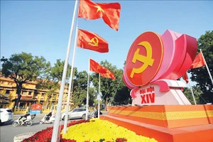 Đường phố Thủ đô tưng bừng chào đón Đại hội lần thứ XIV của Đảng. (Ảnh PHÚ KHÁNH)