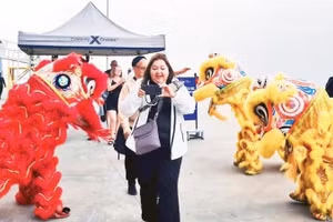 Du khách quốc tế đến Hạ Long, Quảng Ninh bằng tàu biển ngày càng tăng.